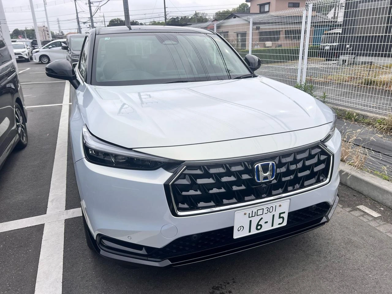 Honda Vezel 2 play with Moon Roof